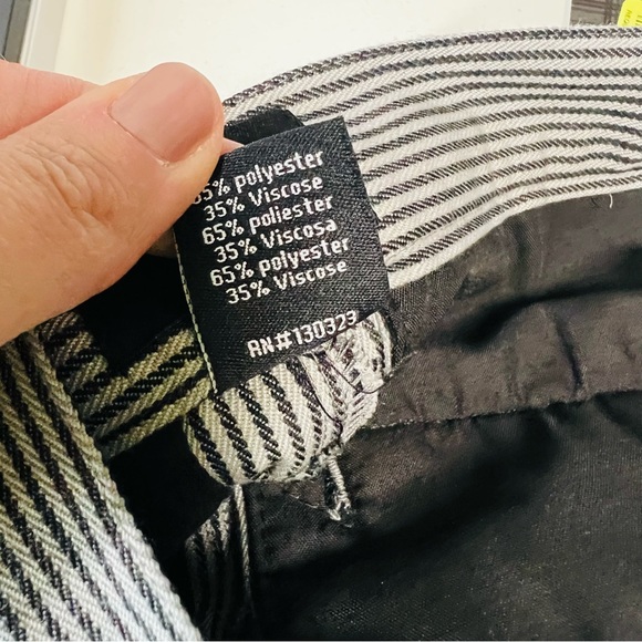 Hurley stripe shorts nwt size 10 - Picture 6 of 7